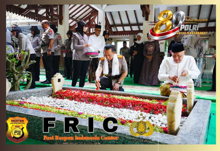 Jelang Hari Bhayangkara, Kapolri Ziarah ke Makam Gus Dur 