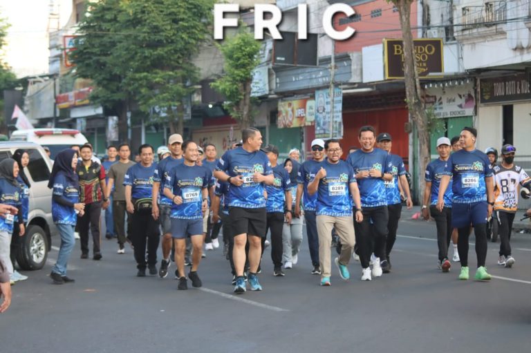 Semarak Muharram 1448 H, Kapolres dan Forkopimda Bondowoso Berbaur Bersama Ribuan Pelari di Samara Run 2026