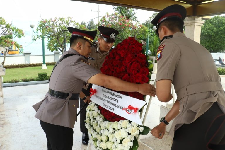 Teladani Semangat Juang Pahlawan, Polres Pelabuhan Tanjung Perak Gelar Ziarah di TMP WR Supratman