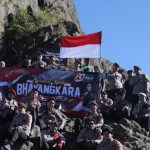 Polres Blitar bersama Komunitas Pecinta Alam Peringati Hari Bhayangkara ke-80 di Gunung Kelud