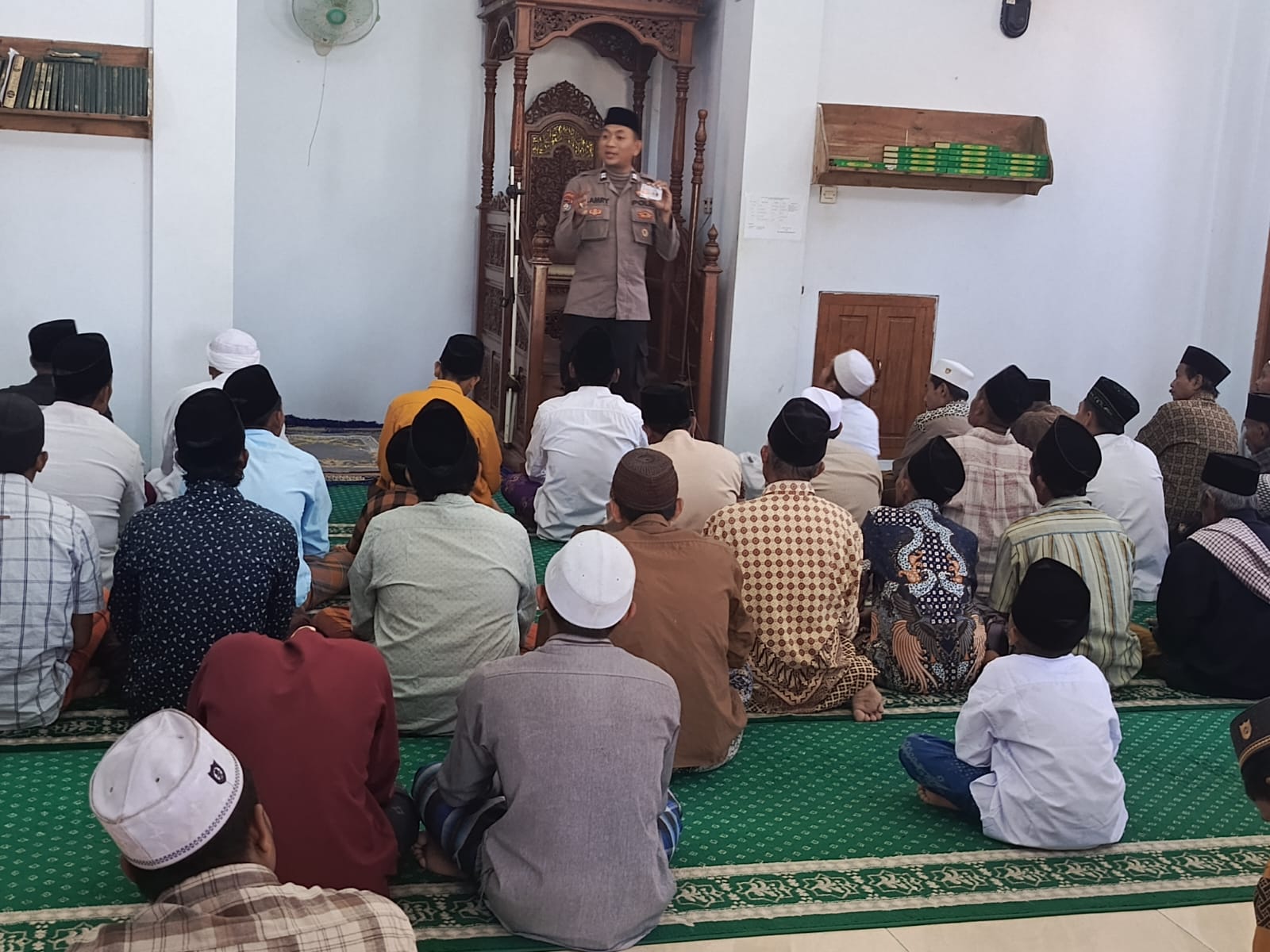 Polres Sampang Gelar Safari Jum’at di Ponpes As-Salam, Ajak Warga Aktifkan Siskamling dan Jauhi Judi Bola