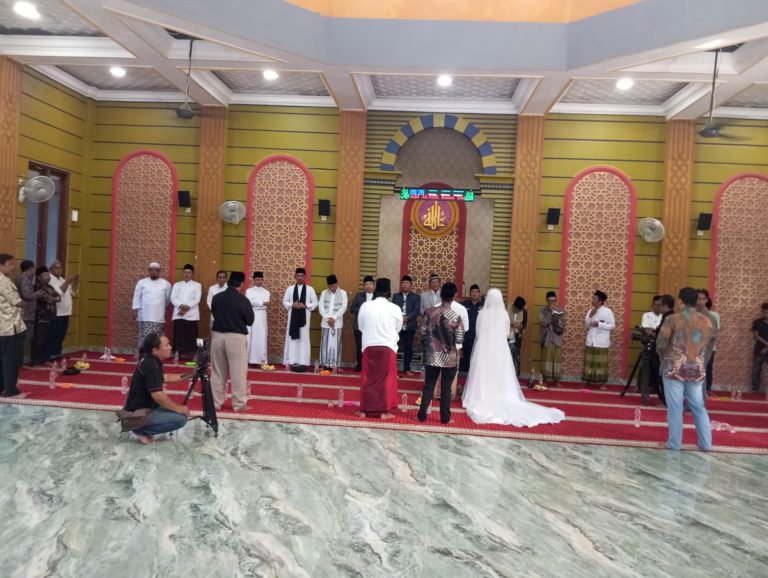 Momen Bahagia Keluarga Moch Rokib, SH. diacara Pernikahan putrinya Alila dan Sudi