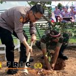 ‎Kapolresta Jambi Turut Penanaman Bibit Pohon Serentak dalam Rangka HUT ke-1 Kodam XX/Tuanku Imam Bonjol Bersama KOREM 042/Gapu   ‎