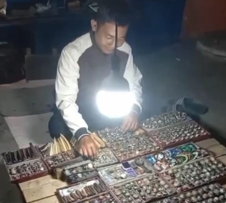 Asa Penjual dan Pengrajin di Balik Redupnya Tren Batu Akik: Tetap Bertahan, Andalkan Kualitas dan Hubungan Baik dengan Pelanggan