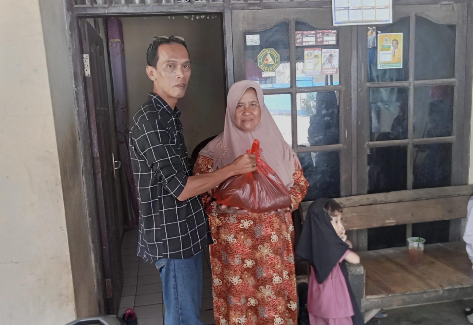 Program Jumat Berkah, FRIC DPW Banten Salurkan Bantuan Sembako untuk Warga Desa Pasir Jaya