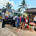 Polres Trenggalek Pasok Ribuan Liter Air Bersih Pakai Mobil Patroli Modifikasi