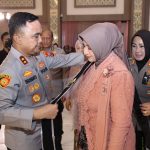 Jadi Ibu Asuh Polwan Polda Jatim, Ny. Lenia Dekananto Dorong Kesejahteraan dan Keharmonisan Keluarga Polri