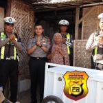Kapolresta Sumenep Salurkan Bansos kepada Warga yang Membutuhkan melalui Program Polisi Peduli Pengangguran