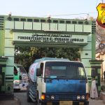 Wujud Nyata Kepedulian Polri, Kapolres Sampang Salurkan 120.000 Liter Bantuan Air Bersih ke Ponpes Al-Mubarok Lanbulan Tambelangan