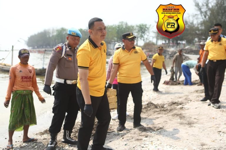 Gelar Green Policing di Pantai Kenjeran, Polres Pelabuhan Tanjung Perak Bersihkan Lingkungan dan Bagikan Sembako