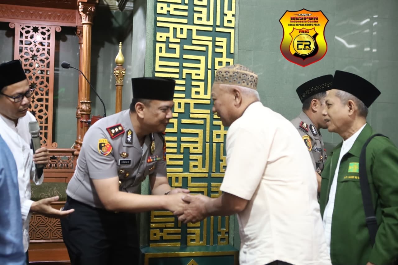 Subuh Keliling: Kapolres Tanjung Perak Ajak Warga Jaga Keamanan Lingkungan. 