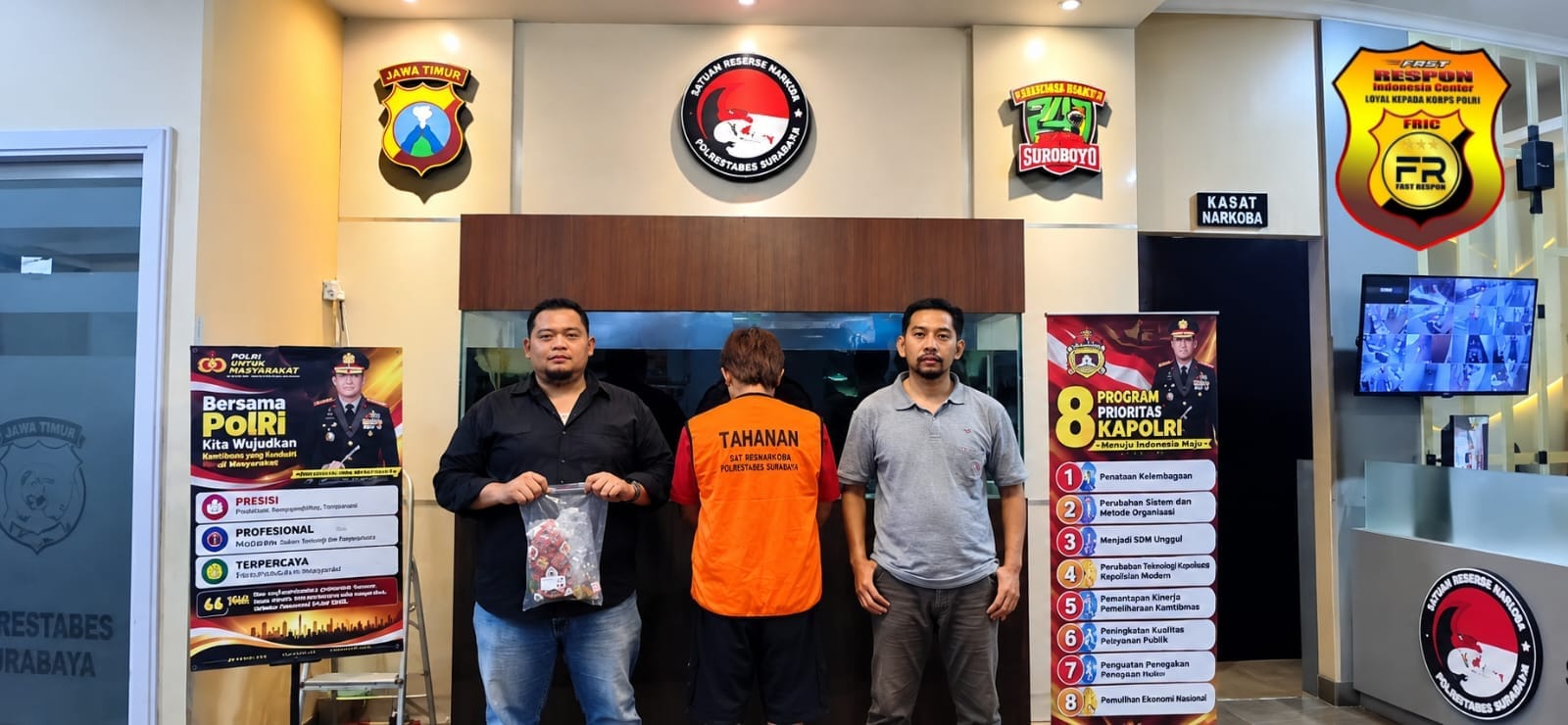 Satresnarkoba Polrestabes Surabaya Bongkar Peredaran Sabu di Kos Ploso, 40 Paket Disita
